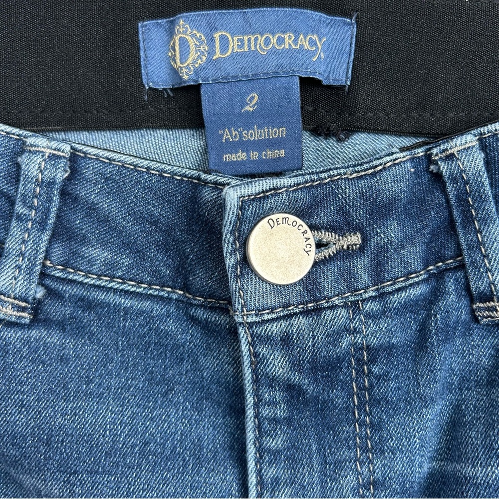 DEMOCRACY AB SOLUTION Women’s Capris/Cropped Jeans Light Wash Raw Hem 2 - Picture 4 of 10